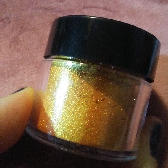 Gold Loose Eyeshadow Pigment Sparkle Cosmetic Grade Mica Powder Goldie Yellow - Picture 2 of 4